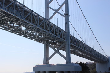 The Akashi Kaikyo Bridge, the longest central span of any suspension bridge in the world 明石海峡大橋を海から眺める