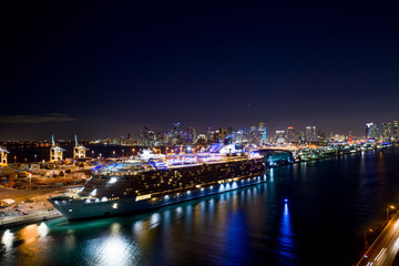 Fototapeta na wymiar Symphony of the Seas at Port of Miami FL