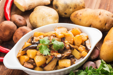 Stewed chicken with potato and mushroom