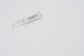 Obraz premium COVID 19 Coronavirus Vaccine and syringe injection It use for prevention, immunization and treatment from COVID-19