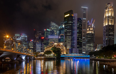 Fototapeta na wymiar Singapore River and downtown financial district