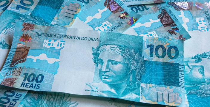 Notas de 100 reais do brasil Stock Photo by ©joelfotos 144692049