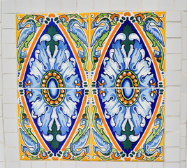 Panels in the form of colors of ceramic