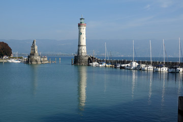 Fototapeta na wymiar Hafeneinfahrt in Lindau am Bodensee