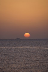 海　夕焼け　船