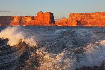 The wave at the stern of the ship