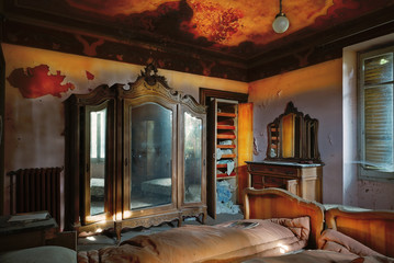 Urbex Camaera da Letto la Casa degli Specchi