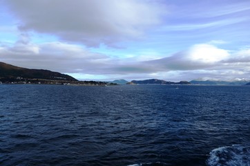 Navigation  de l’Express Côtier Hurtigruten  de Bergen vers Alesund (Norvège)