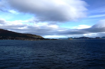 Navigation  de l’Express Côtier Hurtigruten  de Bergen vers Alesund (Norvège)