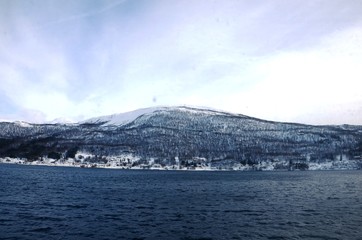 Navigation  de l’Express Côtier Hurtigruten  vers Tromso (Norvège)