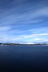 Navigation  de l’Express Côtier Hurtigruten  vers Tromso (Norvège)