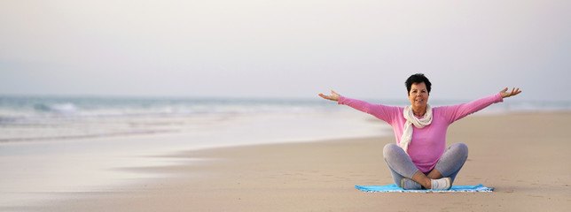 Yoga am Strand auf Fuerteventura