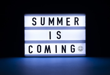 summer is coming, text in lightbox