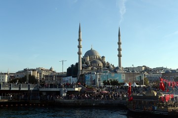 Fototapeta na wymiar Eminenu Golden Horn Marina at Galata Bridge in Istanbul