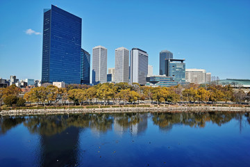 Fototapeta na wymiar 大阪城公園から見るOBPの高層ビル群