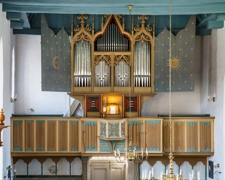 Deutschland;  Rysum Kirche. Eine der &auml;ltesten Orgeln Nordeuropas, von 1457 .