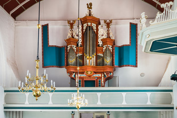 Deutschland; Uttum, Ev.-ref. Kirche ( ehem. St. Paulus ). Historische Orgel um 1660