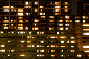 夜のマンション