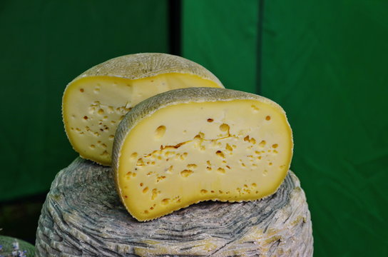Heads of cheese. Hard cheese. Cheese. Cheese Festival.