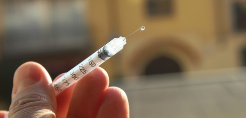 Siringa - vaccino o droga