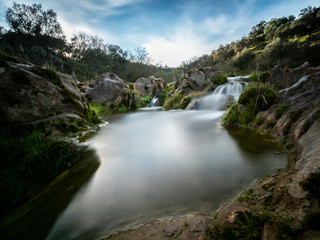 Río con efecto seda