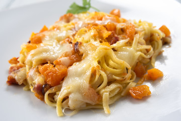 Tagliatelle gratinate con mozzarella e zucca, Cucina Italiana