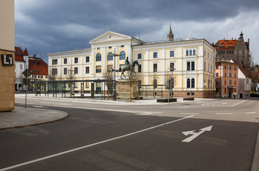 Fototapeta na wymiar Leopoldplatz in Sigmaringen mit Reiterstandbild des Fürsten Leopold von Hohenzollern