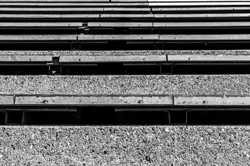Trittstufen einer Treppe in Schwarz-Weiß