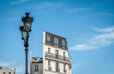 Fototapeta na wymiar Immeuble typique de Paris