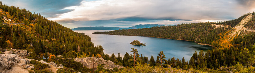 Panoramic sunset view over Emerald Bay and Fannette Island in Lake Tahoe - obrazy, fototapety, plakaty