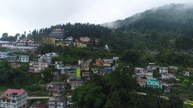 R&eacute;gion du monast&egrave;re de Rumtek dans le Sikkim en Inde vue du ciel