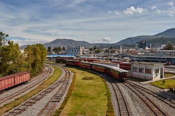 With six tunnels dug out of pick and shovel and bridges that cross vertigo canyons, the Freedom Train offers a unique route starting from Ibarra, the "White City", to reach the warm Salinas that recei