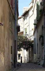 Fototapeta na wymiar Altstadt in Arles, Provence