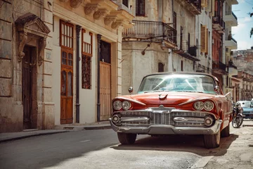 Foto op Plexiglas Klassieke oude auto in Havana © mikelaptev