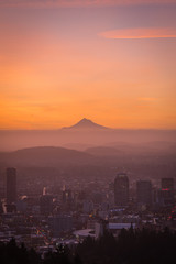 Naklejka premium Vertical orientation of sunrise over Mt Hood and Portland Oregon