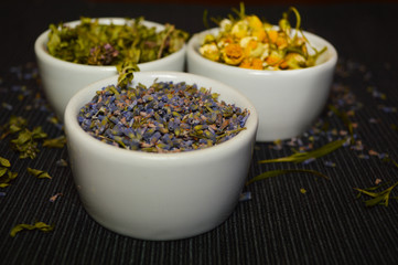 Травяные чаи с розой ,ромашкой,липой,тимьяном,лавандой.