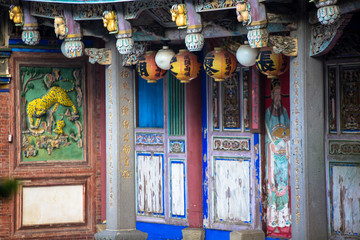 Dragons and mythical animals as decoration commonly seen on roof of Chinese temples around Asia