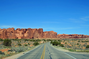 Road Through Arches National Park (UT 01905)