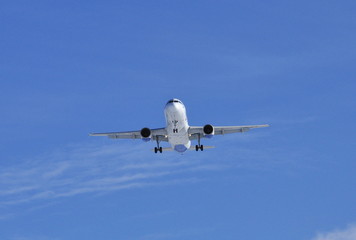 Fototapeta na wymiar Landing the plane on a background of blue sky