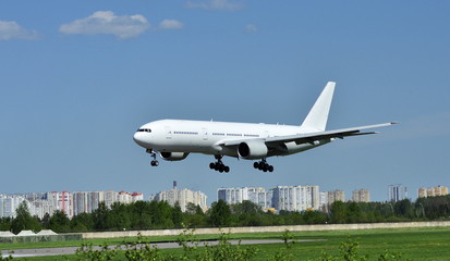 Fototapeta na wymiar Landing a Boeing 777. Pulkovo Airport