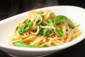 菜の花とスナックエンドウのクリームパスタ