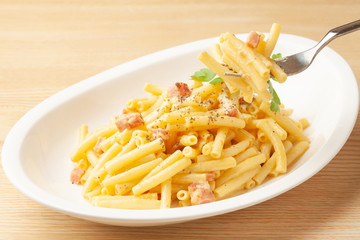 マカロニのカルボナーラ