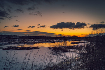 Obraz premium Winter sunrise on river