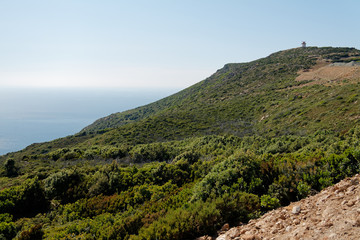 Góry na Korsyce, w tle wieża geuneńska © Miroslaw