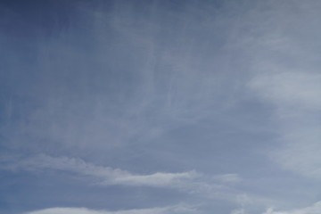 Schön Wetter Himmel mit cirrus stratus Wolken