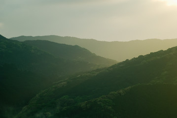 山肌に差込む光