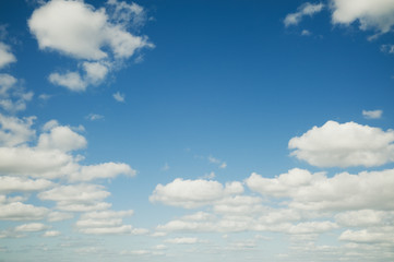 青空に浮かぶ雲