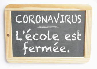 Obraz premium coronavirus école fermée ardoise