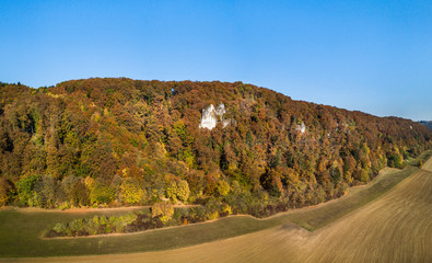 Herbstliche Idylle im Ur-Donautal nahe Dollnstein im Altmühltal
