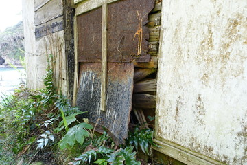 山林の中の廃屋　イメージ　abandoned  house in the forest